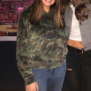 Velvet camo semi cropped sweatshirt